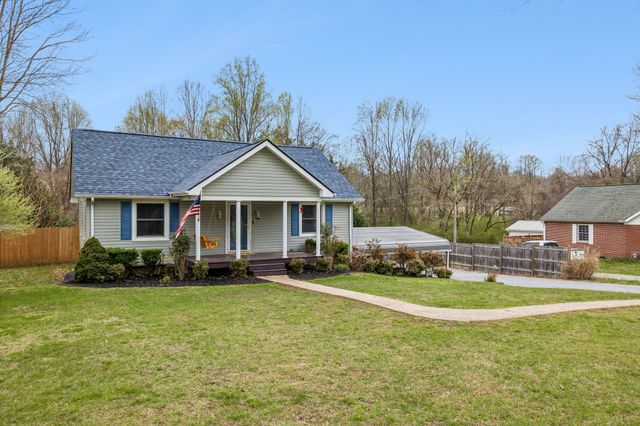 1027 Mulberry St, Burns, TN 37029