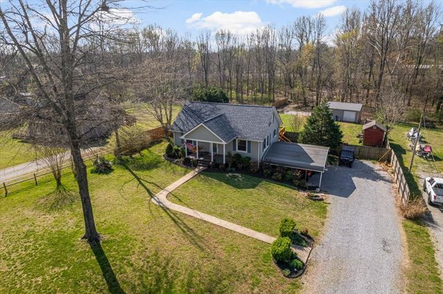 1027 Mulberry St, Burns, TN 37029