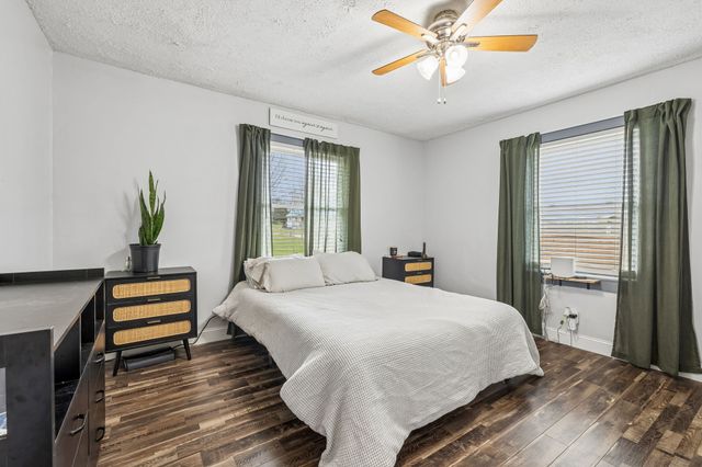 1027 Mulberry St, Burns, TN 37029