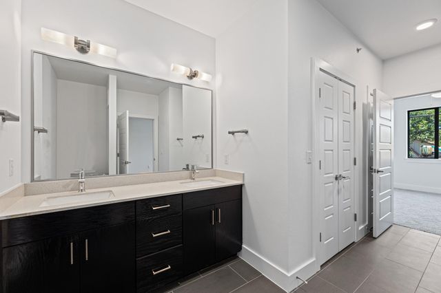 1615 E 7th ST 202, Austin, TX 78702