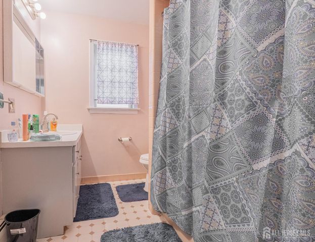 2393 Steuben St, Union Twp, NJ 07083