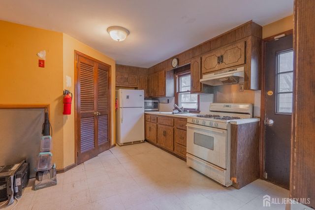 2393 Steuben St, Union Twp, NJ 07083