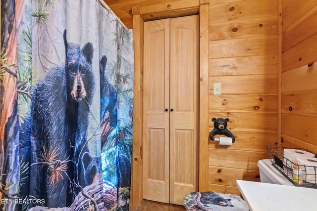 714 Shell Mountain Rd, Sevierville, TN 37876