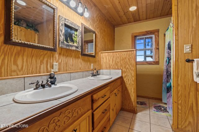 714 Shell Mountain Rd, Sevierville, TN 37876