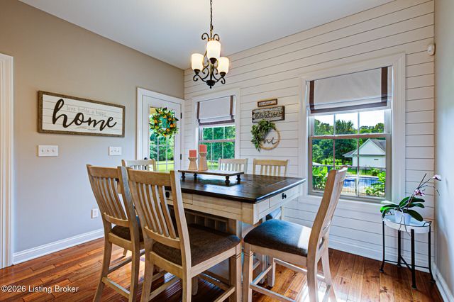 454 Cedar Creek Rd, Louisville, KY 40229