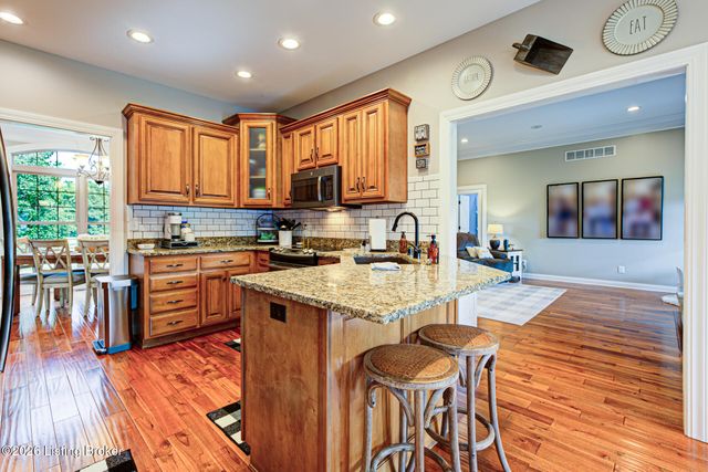 454 Cedar Creek Rd, Louisville, KY 40229