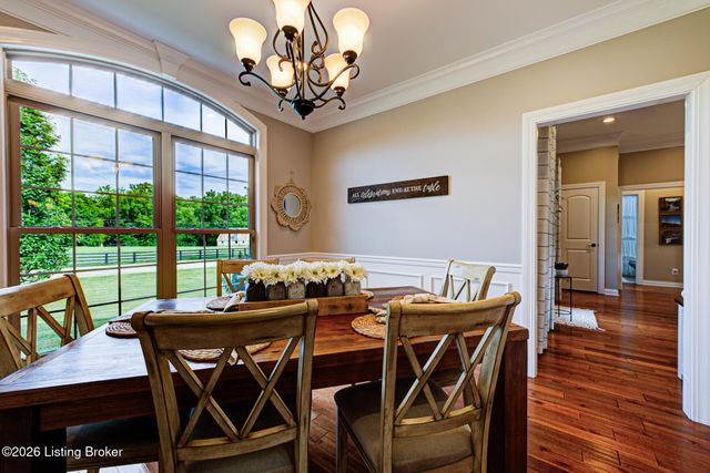 454 Cedar Creek Rd, Louisville, KY 40229
