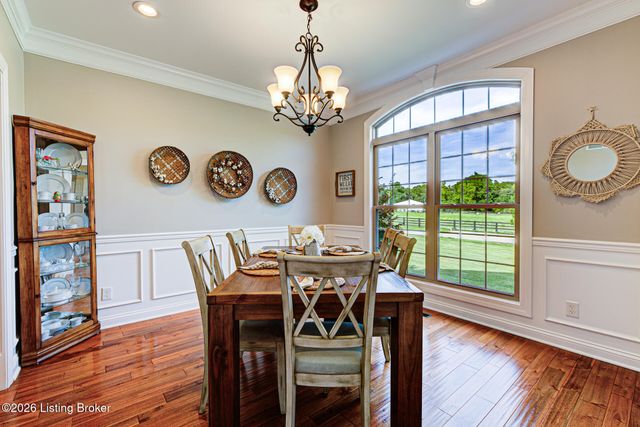 454 Cedar Creek Rd, Louisville, KY 40229