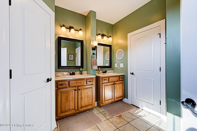 454 Cedar Creek Rd, Louisville, KY 40229