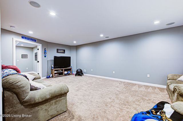 454 Cedar Creek Rd, Louisville, KY 40229
