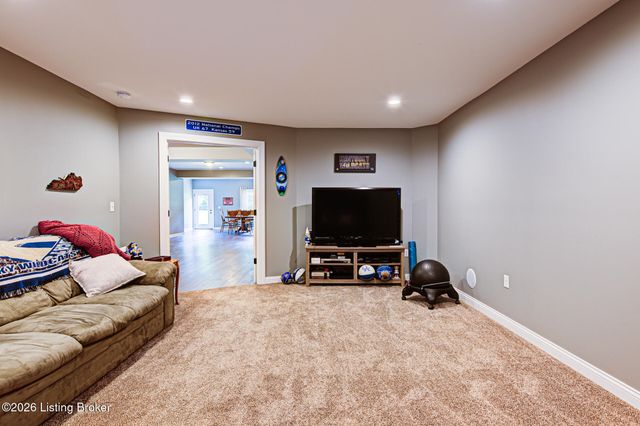 454 Cedar Creek Rd, Louisville, KY 40229
