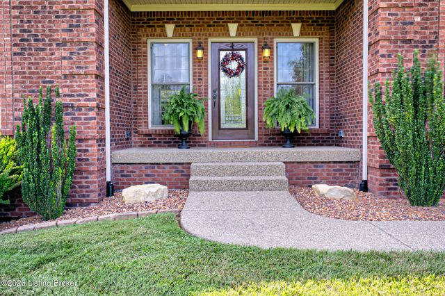 454 Cedar Creek Rd, Louisville, KY 40229