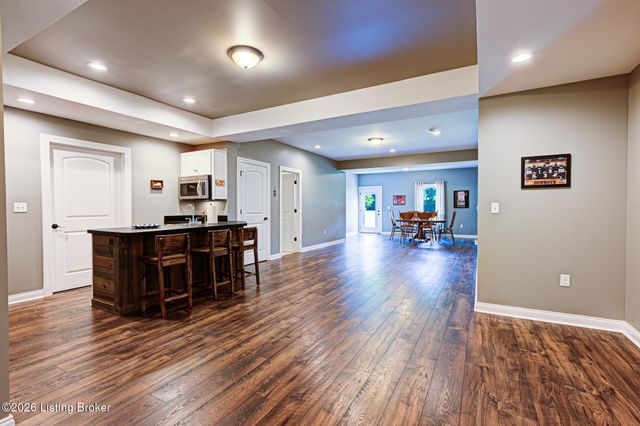 454 Cedar Creek Rd, Louisville, KY 40229