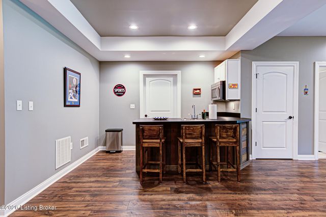 454 Cedar Creek Rd, Louisville, KY 40229