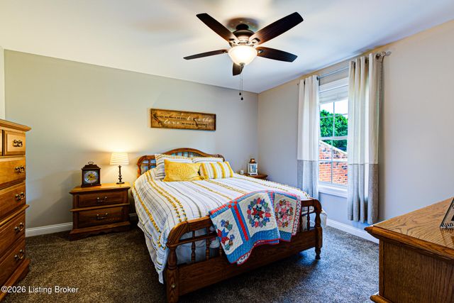 454 Cedar Creek Rd, Louisville, KY 40229
