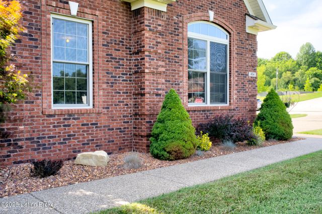 454 Cedar Creek Rd, Louisville, KY 40229