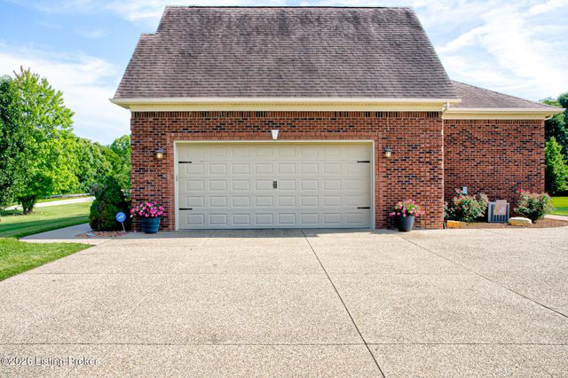 454 Cedar Creek Rd, Louisville, KY 40229