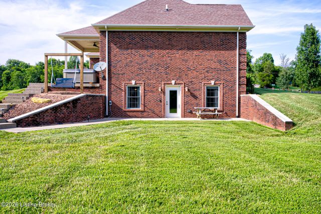454 Cedar Creek Rd, Louisville, KY 40229