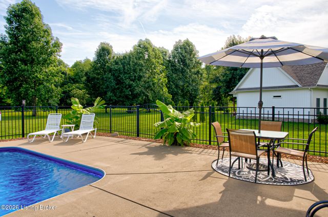454 Cedar Creek Rd, Louisville, KY 40229