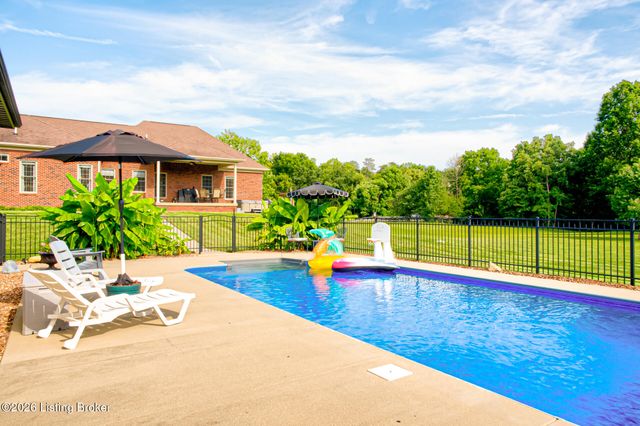 454 Cedar Creek Rd, Louisville, KY 40229
