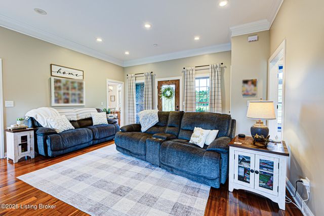 454 Cedar Creek Rd, Louisville, KY 40229