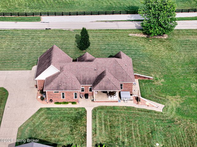 454 Cedar Creek Rd, Louisville, KY 40229