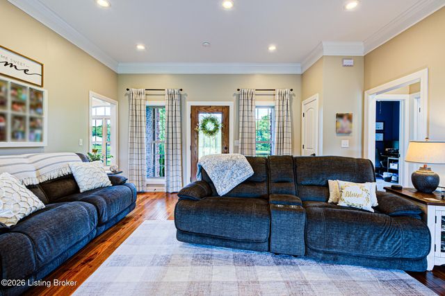 454 Cedar Creek Rd, Louisville, KY 40229
