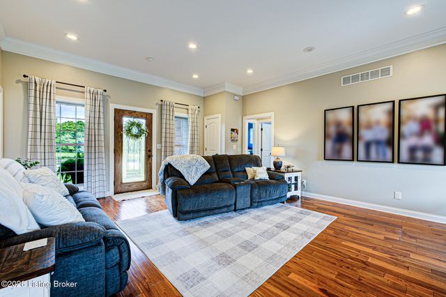 454 Cedar Creek Rd, Louisville, KY 40229