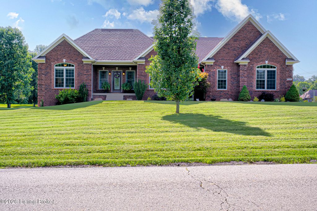 454 Cedar Creek Rd, Louisville, KY 40229