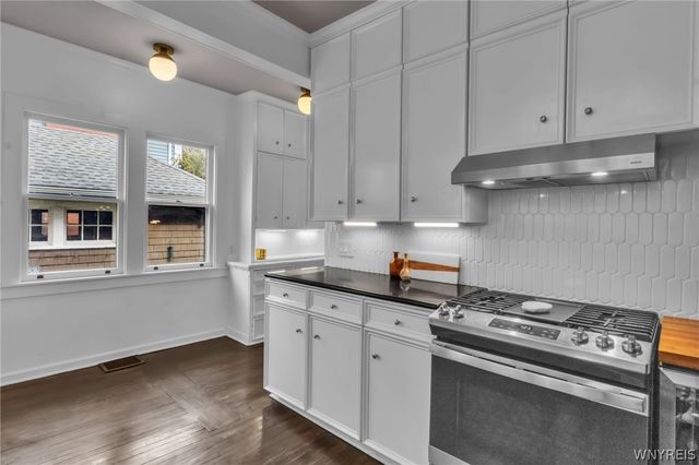 3 Clarendon Place, Buffalo, NY 14209
