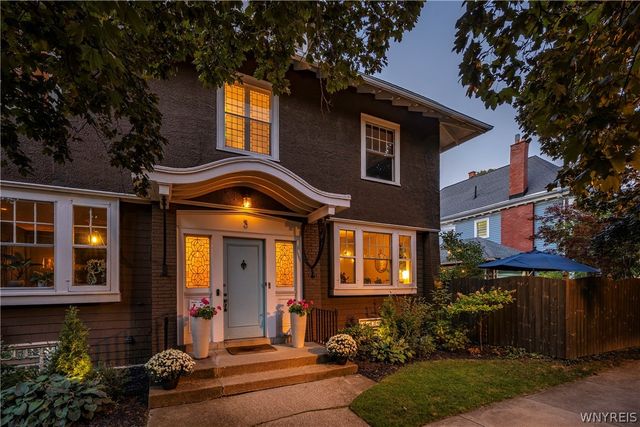 3 Clarendon Place, Buffalo, NY 14209