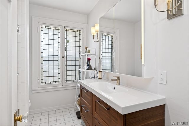3 Clarendon Place, Buffalo, NY 14209