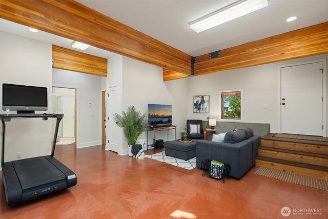 543 N 83rd Street, Seattle, WA 98103