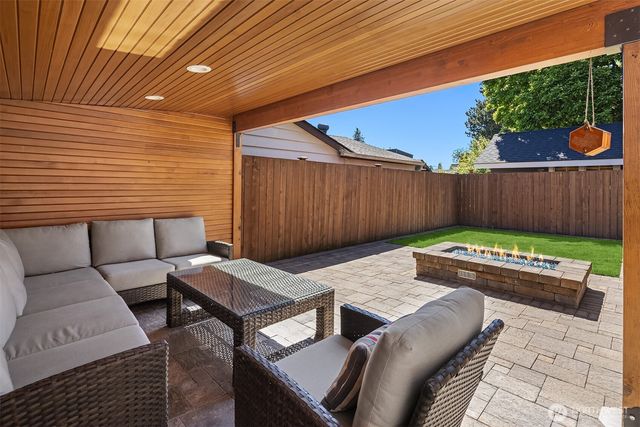 543 N 83rd Street, Seattle, WA 98103
