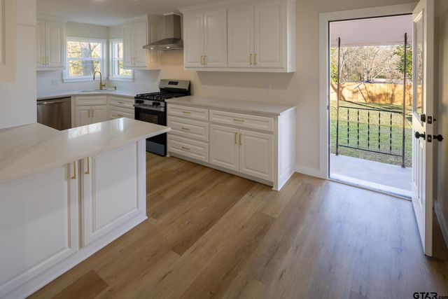 912 S Palmer Ave, Tyler, TX 75701