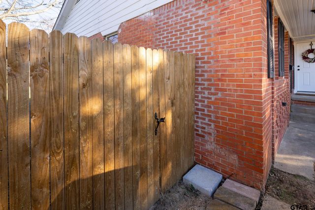 912 S Palmer Ave, Tyler, TX 75701