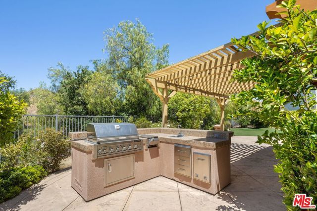4701 Luna Court, Calabasas, CA 91302