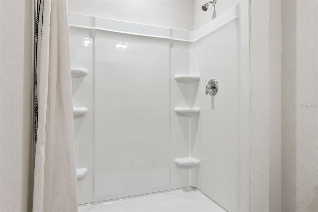 Image 28 of property listing at 1064 BEAR HAMMOCK DRIVE, Umatilla, FL 32784