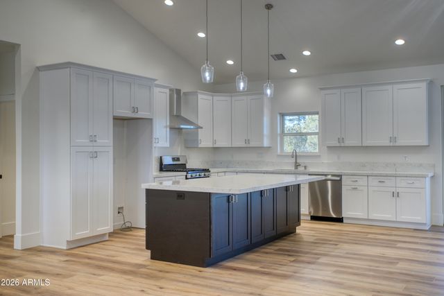 1028 School House Ln Lane, Show Low, AZ 85901