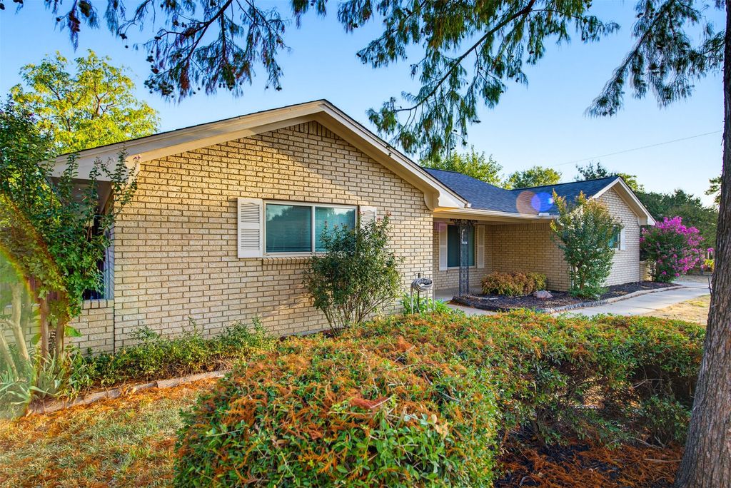 5005 Fall River Drive, Fort Worth, TX 76103 — photo 4