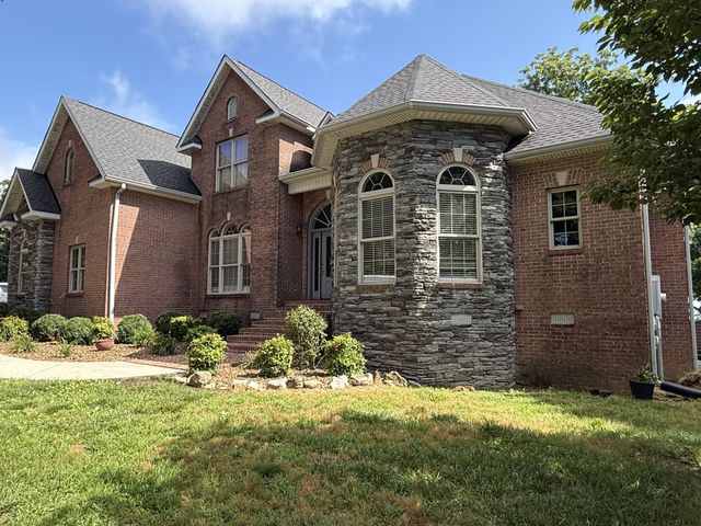 231 Point Dr, Belvidere, TN 37306