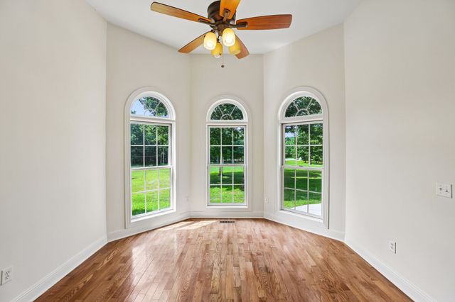 231 Point Dr, Belvidere, TN 37306