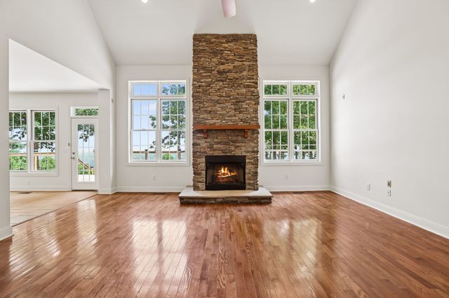 231 Point Dr, Belvidere, TN 37306
