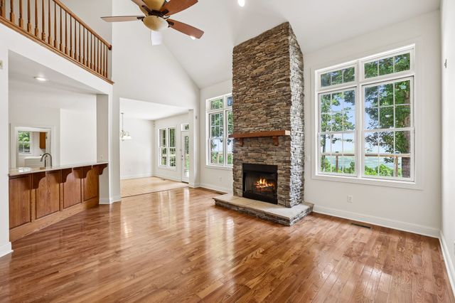 231 Point Dr, Belvidere, TN 37306