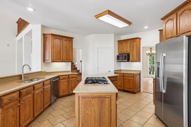 231 Point Dr, Belvidere, TN 37306