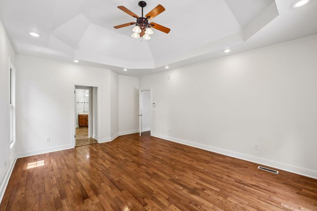 231 Point Dr, Belvidere, TN 37306