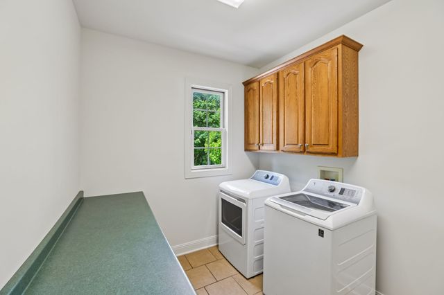 231 Point Dr, Belvidere, TN 37306