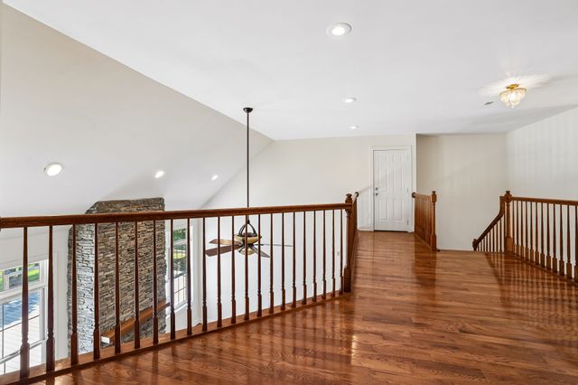 231 Point Dr, Belvidere, TN 37306