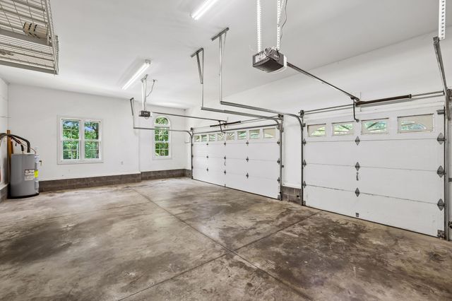 231 Point Dr, Belvidere, TN 37306