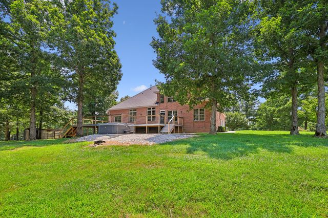 231 Point Dr, Belvidere, TN 37306